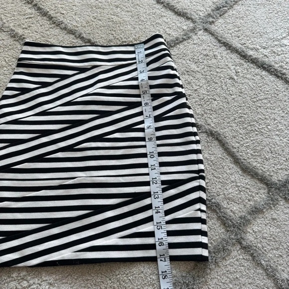 Express skirts silky satin black and black and white stripe pencil skirt 00 - Picture 4 of 9